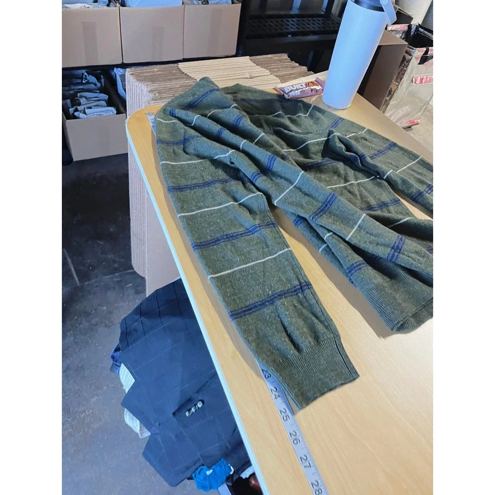 Banana Republic 100% Merino Wool Mens V Neck Sweater M Green Stripes Old Money